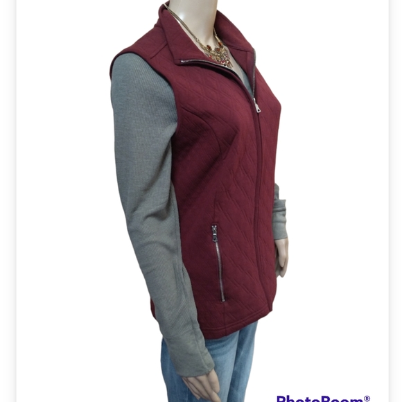 Croft & Barrow Quilted Burgundy Zip Front Vest With Zippered Pockets - Picture 7 of 8